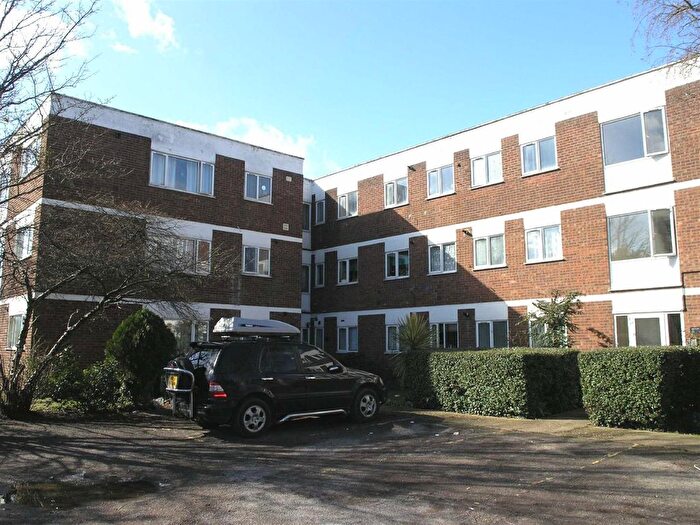 1 Bedroom Flat To Rent In Hanworth Road, Hounslow, TW4