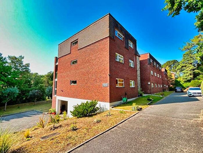 2 Bedroom Flat For Sale In The Cheviots, Overbury Road, Poole, Poole, BH14