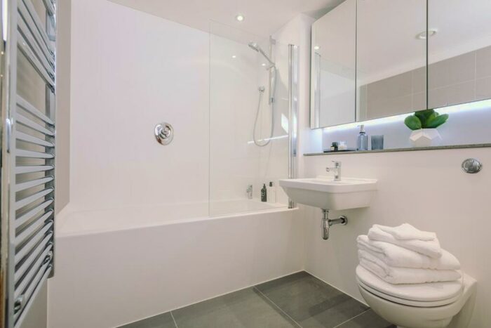 2 Bedroom Apartment To Rent In The Filaments, Salford Salford, M3