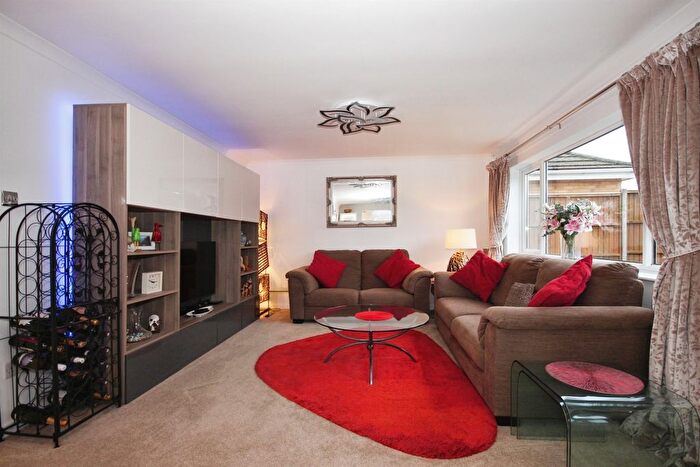 4 Bedroom Detached House For Sale In Upper Eastern Green Lane, Coventry, CV5