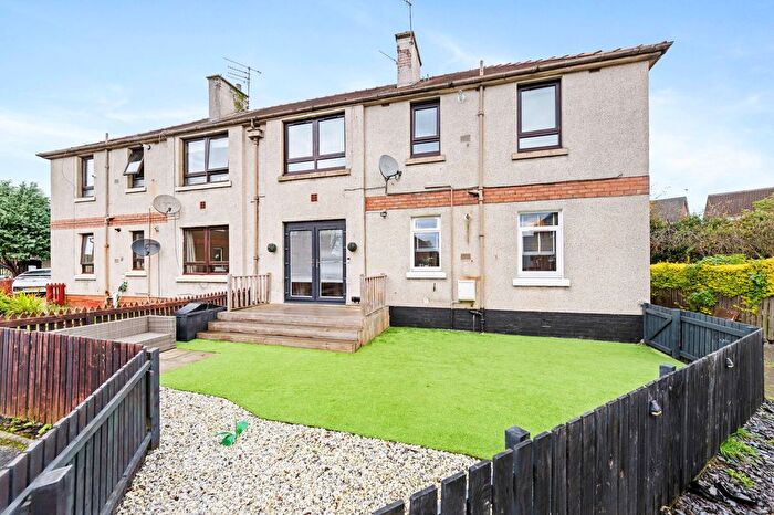 3 Bedroom Flat For Sale In Cardross Crescent, Broxburn, EH52