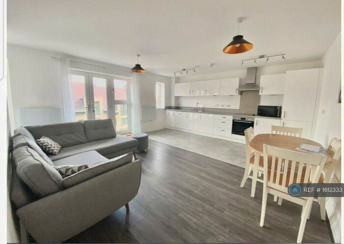 2 Bedroom Flat To Rent In Somerdale House, Birmingham, B31