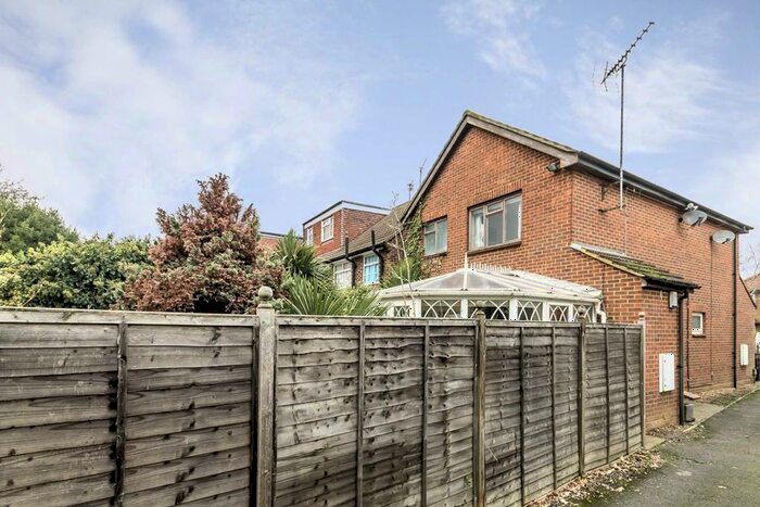 1 Bedroom Property To Rent In Mayfield Gardens, London, W7