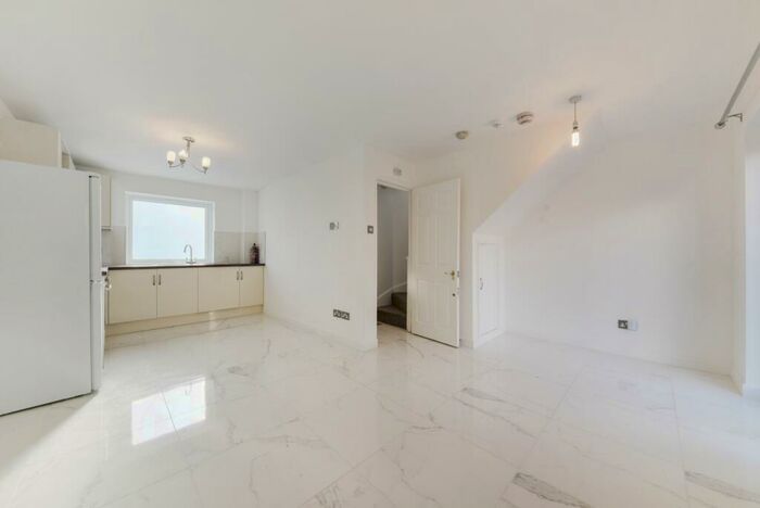 4 Bedroom Terraced House To Rent In Barnfield Place, Isle Of Dogs, London, E14