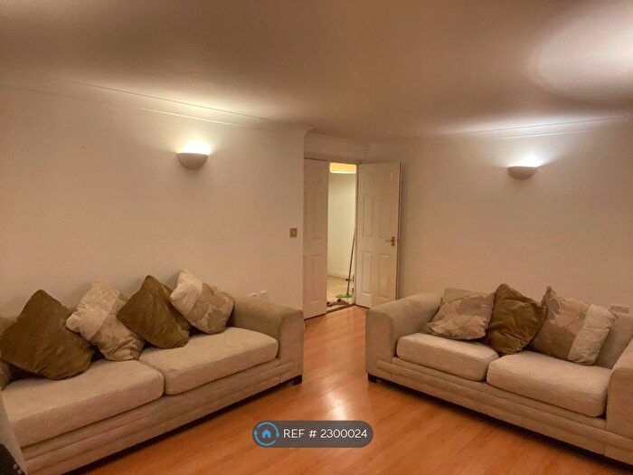 1 Bedroom Flat To Rent In Draymans Court, London, SW9