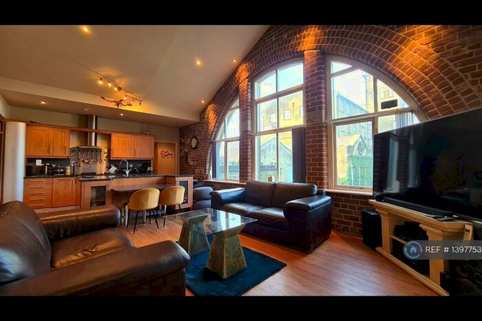 2 Bedroom Flat To Rent In Gladstone's Corner, Huddersfield, HD3