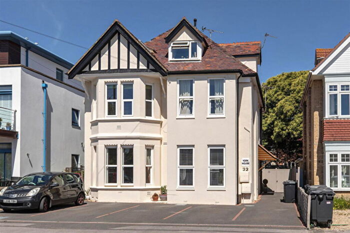 1 Bedroom Detached House To Rent In Stourcliffe Avenue, Bournemouth, BH6