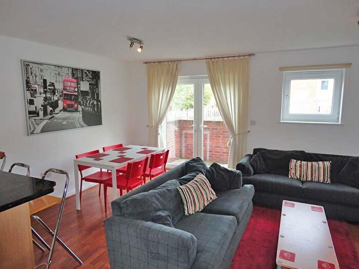 4 Bedroom End Of Terrace House To Rent In Park Grange Rise, Sheffield, S2