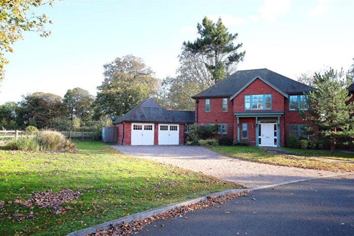 4 Bedroom Detached House To Rent In Admiral Place, Winkton, Christchurch, BH23