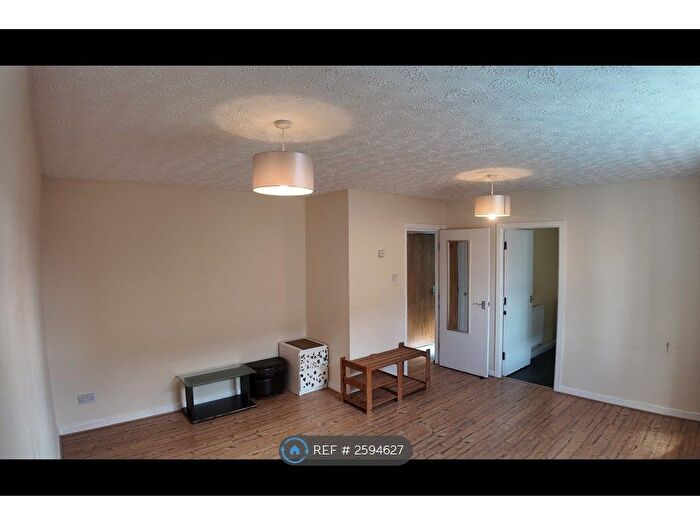 2 Bedroom Flat To Rent In Stretford Road, Manchester, M15