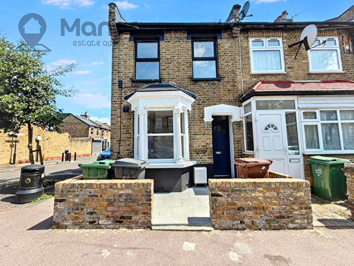 2 Bedroom Flat For Sale In Odessa Road, London, London, E7