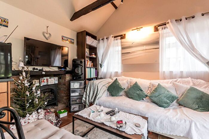 1 Bedroom Detached House To Rent In Chobham, Woking, GU24