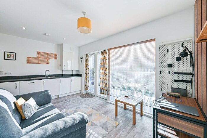 1 Bedroom Flat For Sale In Breakspear Gardens, Colliers Wood, London, SW19