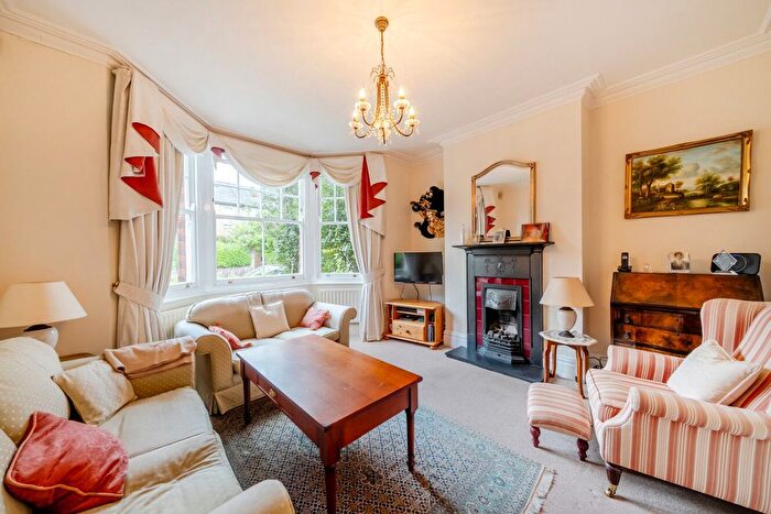 2 Bedroom Flat For Sale In Panmuir Road, London, SW20