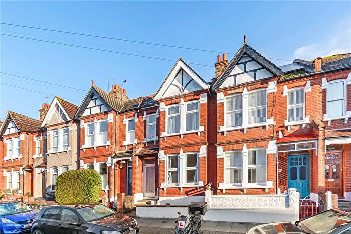 3 Bedroom Terraced House For Sale In Edencourt Road, Furzedown, SW16