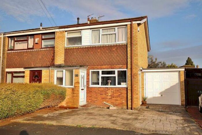 4 Bedroom Semi-Detached House To Rent In Witney, Oxfordshire, OX28