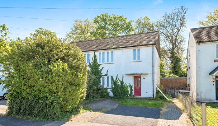 Semi-Detached House To Rent In Aldbanks, Dunstable, Bedfordshire, LU6