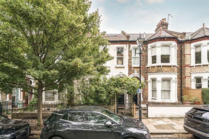 1 Bedroom Flat To Rent In Holmewood Gardens, London, SW2