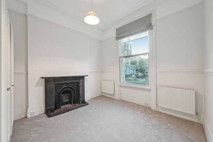 1 Bedroom Flat To Rent In Redcliffe Gardens, Chelsea, SW10