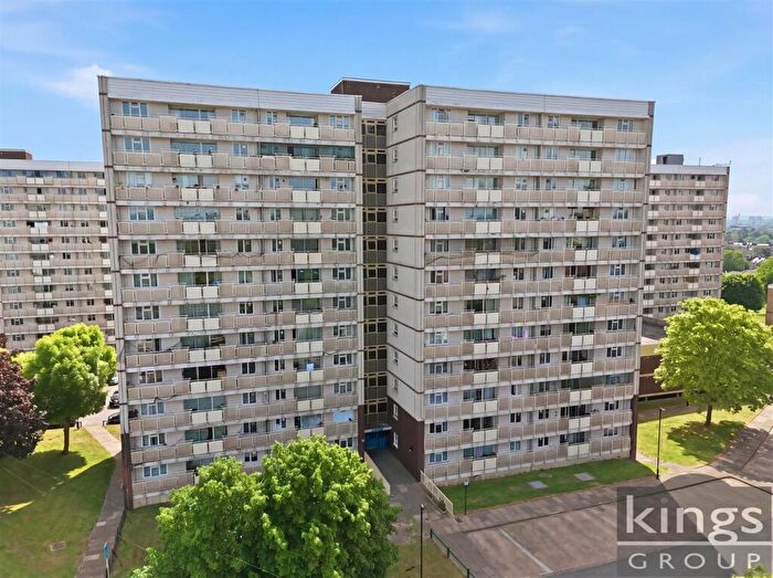 2 Bedroom Flat For Sale In Cedar Road, Enfield, EN2
