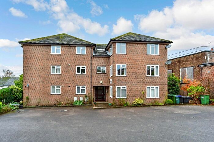 1 Bedroom Apartment For Sale In Barnhouse Close, Pulborough, West Sussex, RH20
