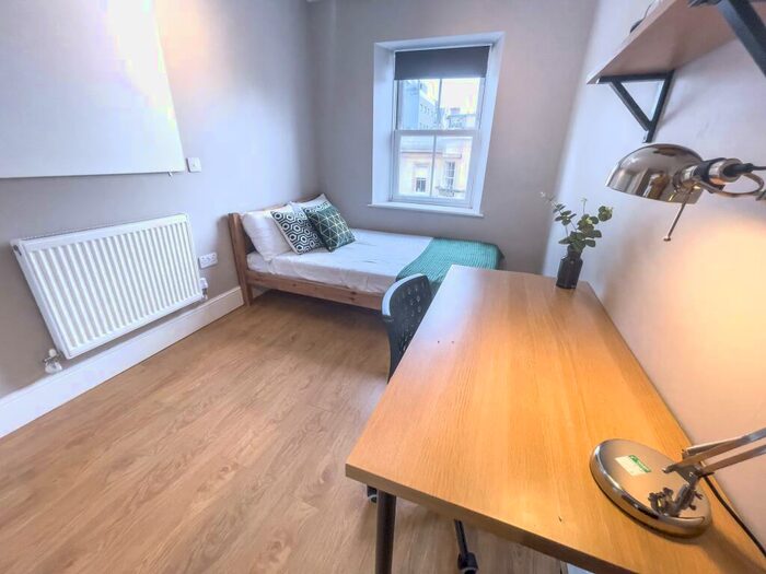 5 Bedroom Flat To Rent In Hardman Street, L1