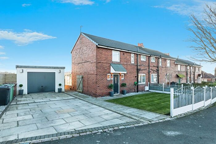 3 Bedroom End Terrace House For Sale In Winthorpe Avenue, Thorpe, Wakefield, WF3