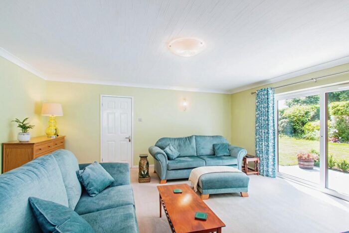 3 Bedroom Bungalow For Sale In Elland Road, Churwell, Morley, Leeds, LS27