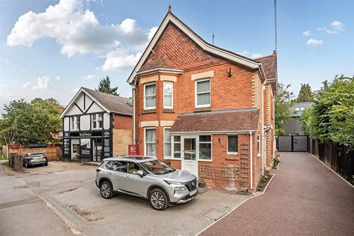 4 Bedroom Detached House For Sale In Sandhurst Road, Crowthorne, Berkshire, RG45