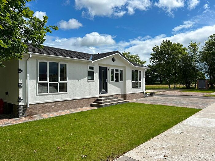 2 Bedroom Mobile/park Home For Sale In York Road, Elvington, York, YO41