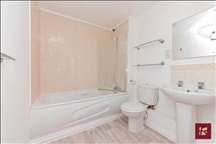 2 Bedroom Apartment To Rent In Pinewood Avenue, Crowthorne, Berkshire, RG45