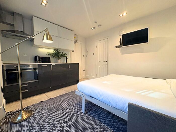 Apartment To Rent In Studio Flat, Gloucester Place, Baker Street, NW1