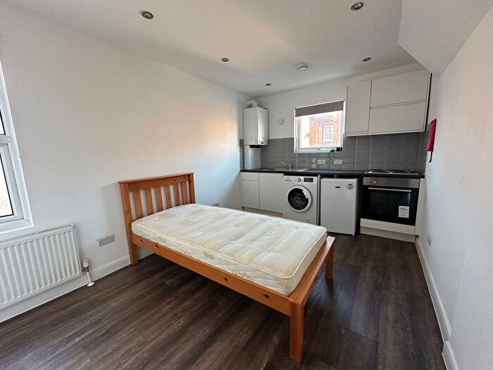 Studio To Rent In Harringay Road, Harringay Road, London, N15