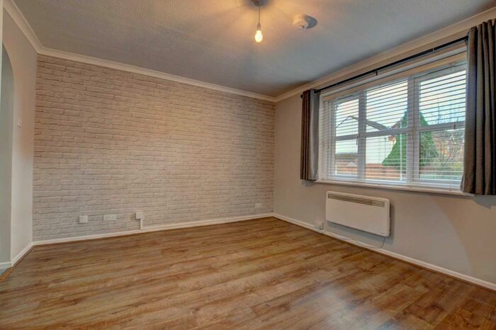 2 Bedroom Flat To Rent In Barkus Way, Stokenchurch, HP14