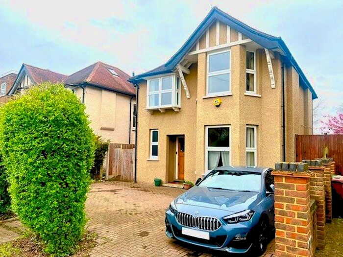 4 Bedroom Detached House To Rent In Weald Lane, Harrow, HA3