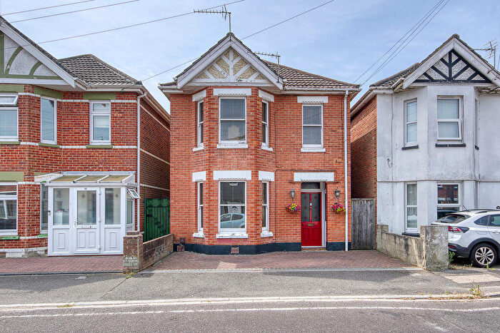 3 Bedroom Detached House For Sale In Elmes Road, Bournemouth, BH9