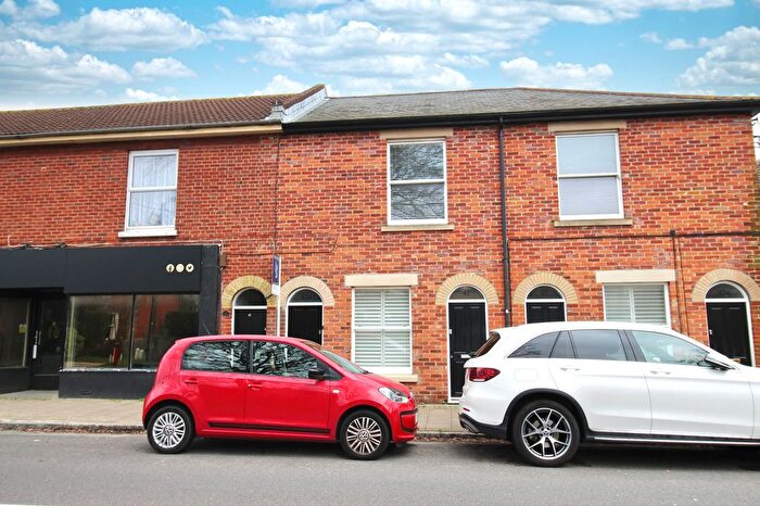 2 Bedroom Flat For Sale In Victoria Road, Netley Abbey, SO31