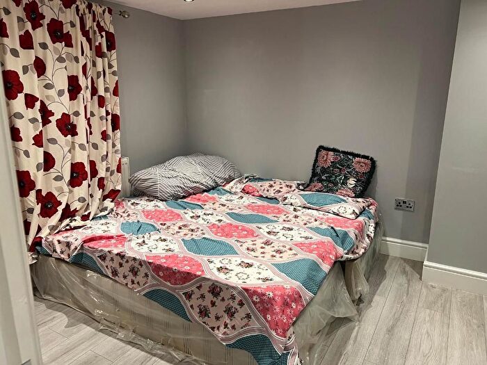 1 Bedroom Studio To Rent In Milton, Gorringe Park, CR4