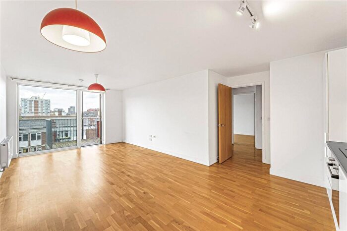 2 Bedroom Apartment To Rent In Queensbridge Road, Shoreditch, London, E2