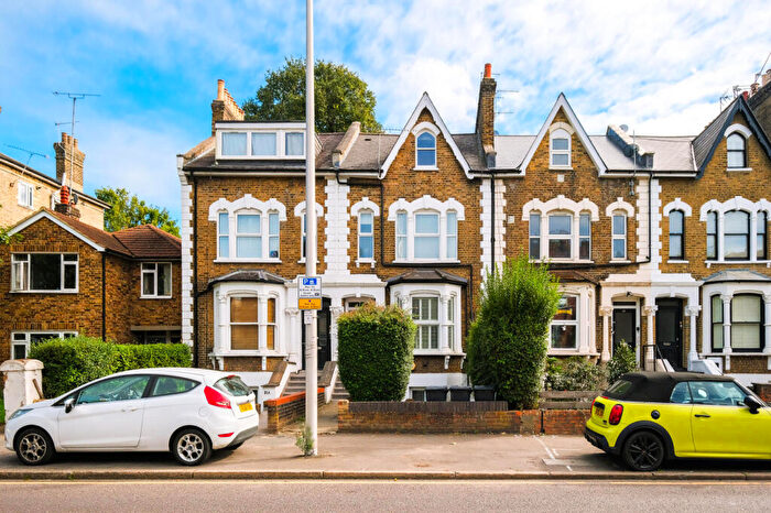 1 Bedroom Flat For Sale In Hermon Hill, Wanstead, E11
