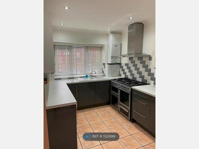 2 Bedroom Flat To Rent In Ton Y Felin Road, Caerphilly CF83