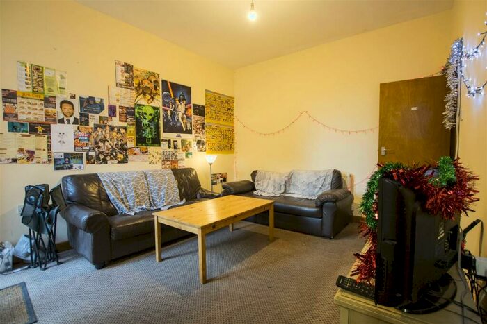 5 Bedroom House To Rent In Raddlebarn Road, Birmingham, B29