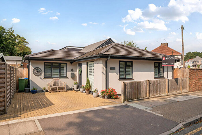 2 Bedroom Bungalow For Sale In Danson Lane, Welling, Kent, DA16