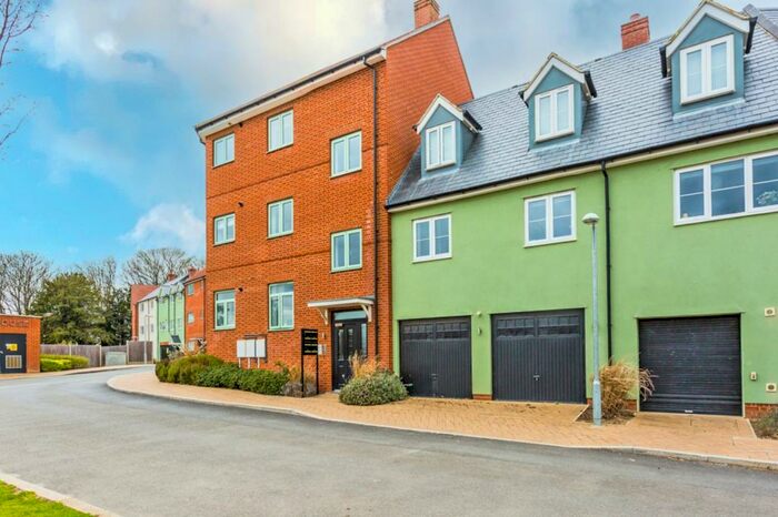 2 Bedroom Apartment To Rent In Summerhouse Hill, Buckingham, Buckinghamshire, MK18