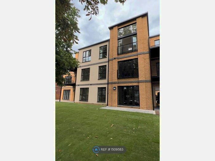 3 Bedroom Flat To Rent In Langley Park Road, Sutton, SM2