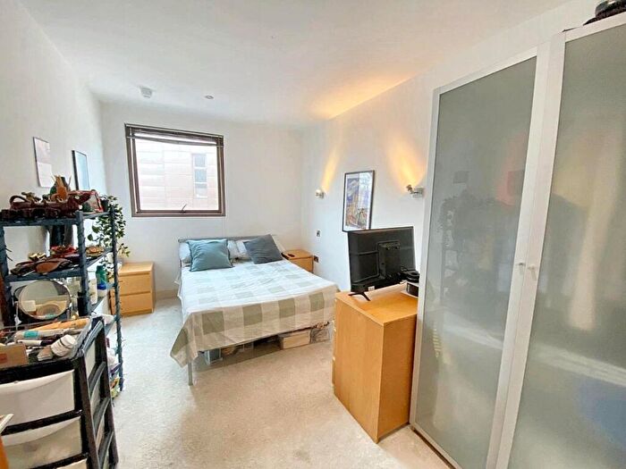2 Bedroom Apartment To Rent In Isaac Way, Manchester, M4