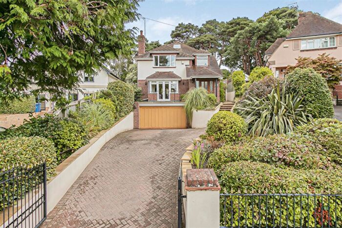 4 Bedroom Detached House For Sale In Dean Swift Crescent, Poole, BH14