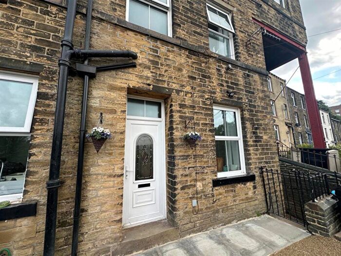 2 Bedroom Terraced House To Rent In Mount Terrace, Sowerby Bridge, HX6