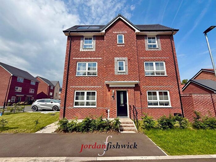 4 Bedroom Town House For Sale In Sunnyside Close, Macclesfield, SK11