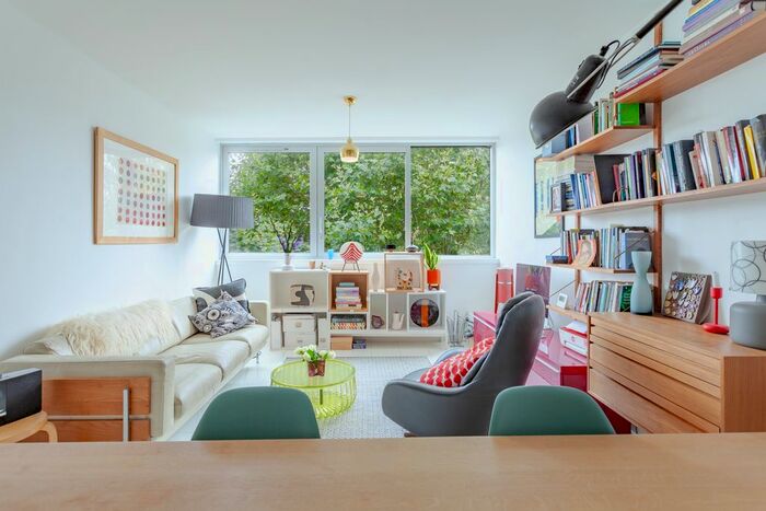 2 Bedroom Flat To Rent In East Bank, London, N16